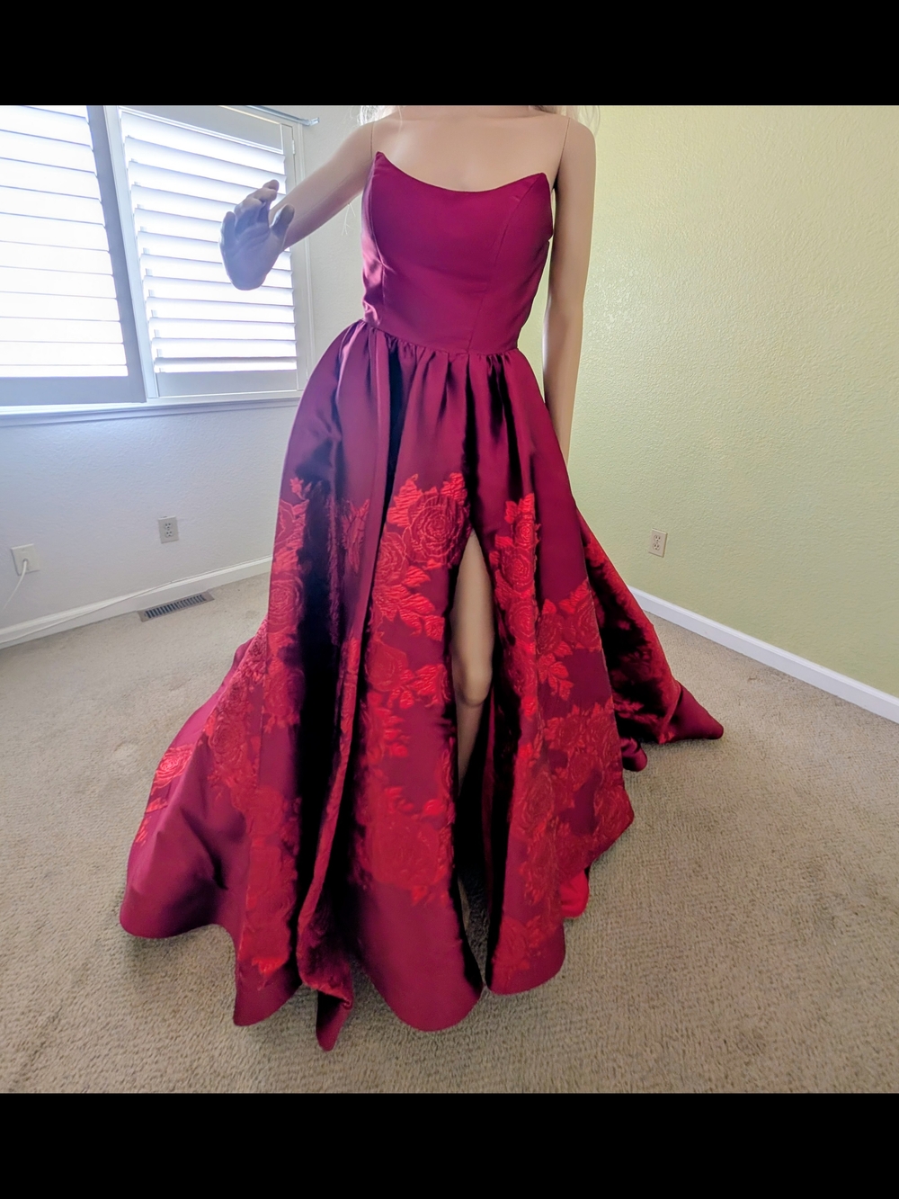 Elegant Burgundy Prom Dress with Floral Jacquard Skirt